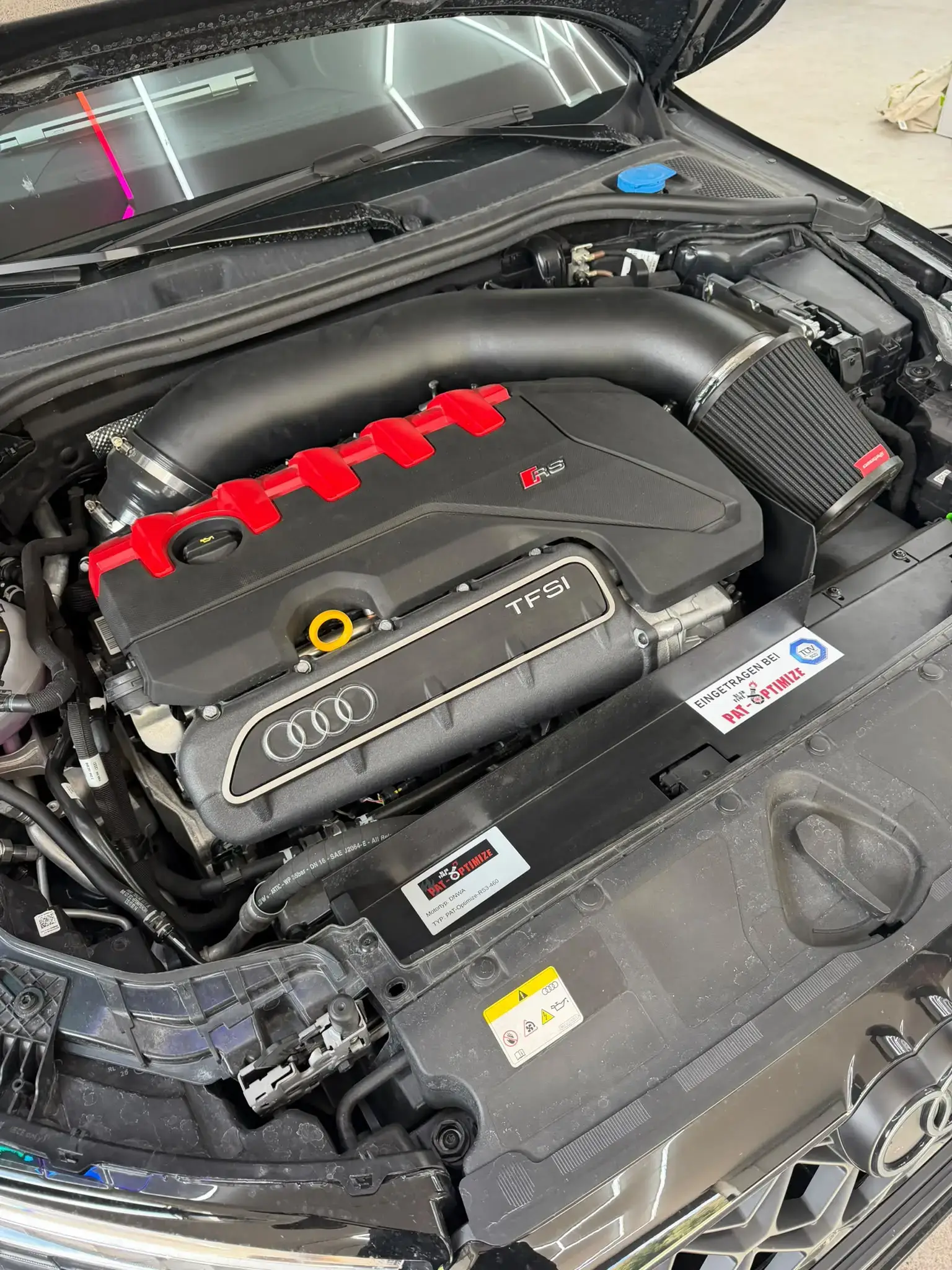 audi-rs-tfsi-motorraum-sportluftfilter-seitenansicht