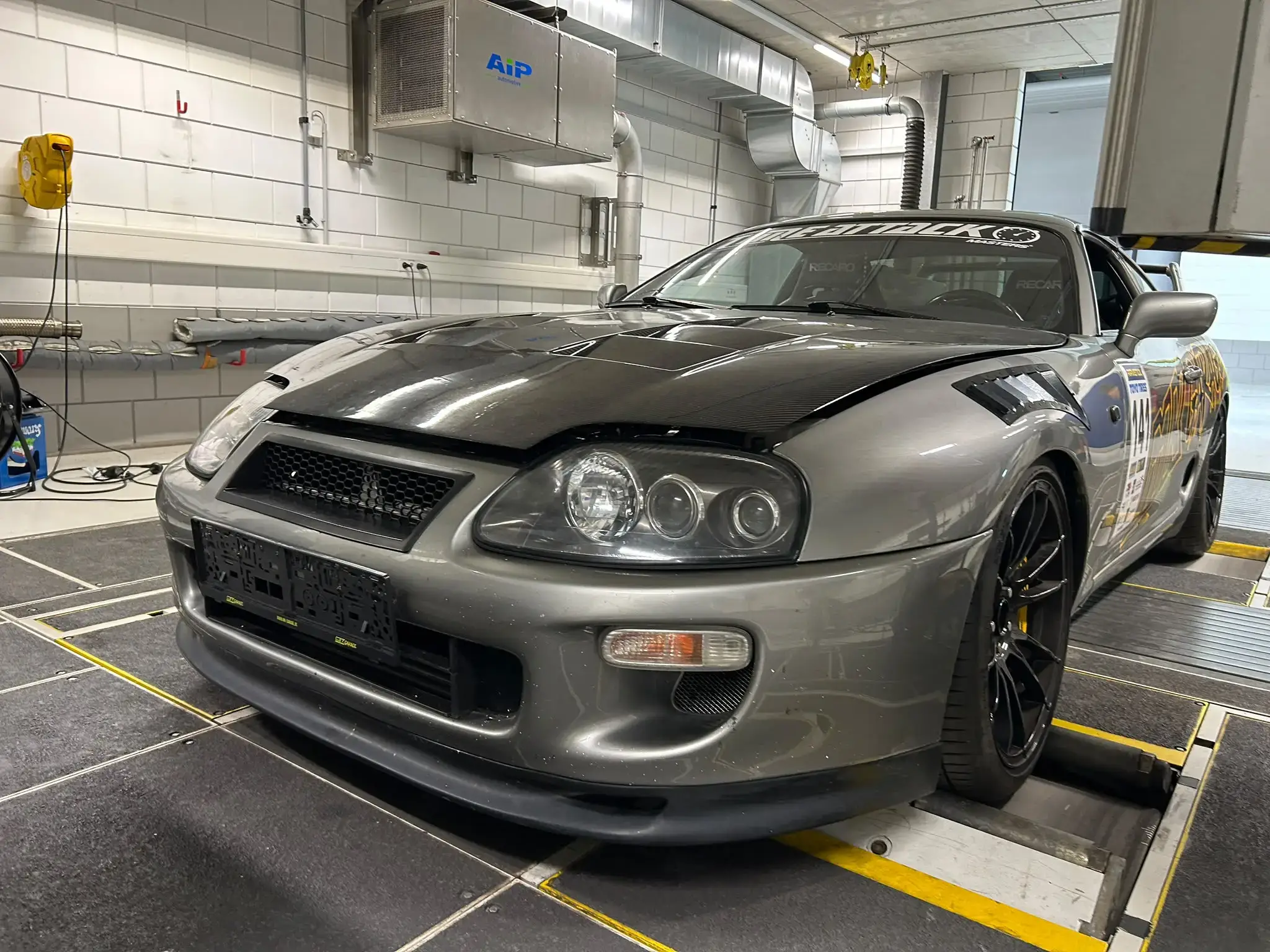 toyota-supra-mk4-leistungspruefstand-frontansicht