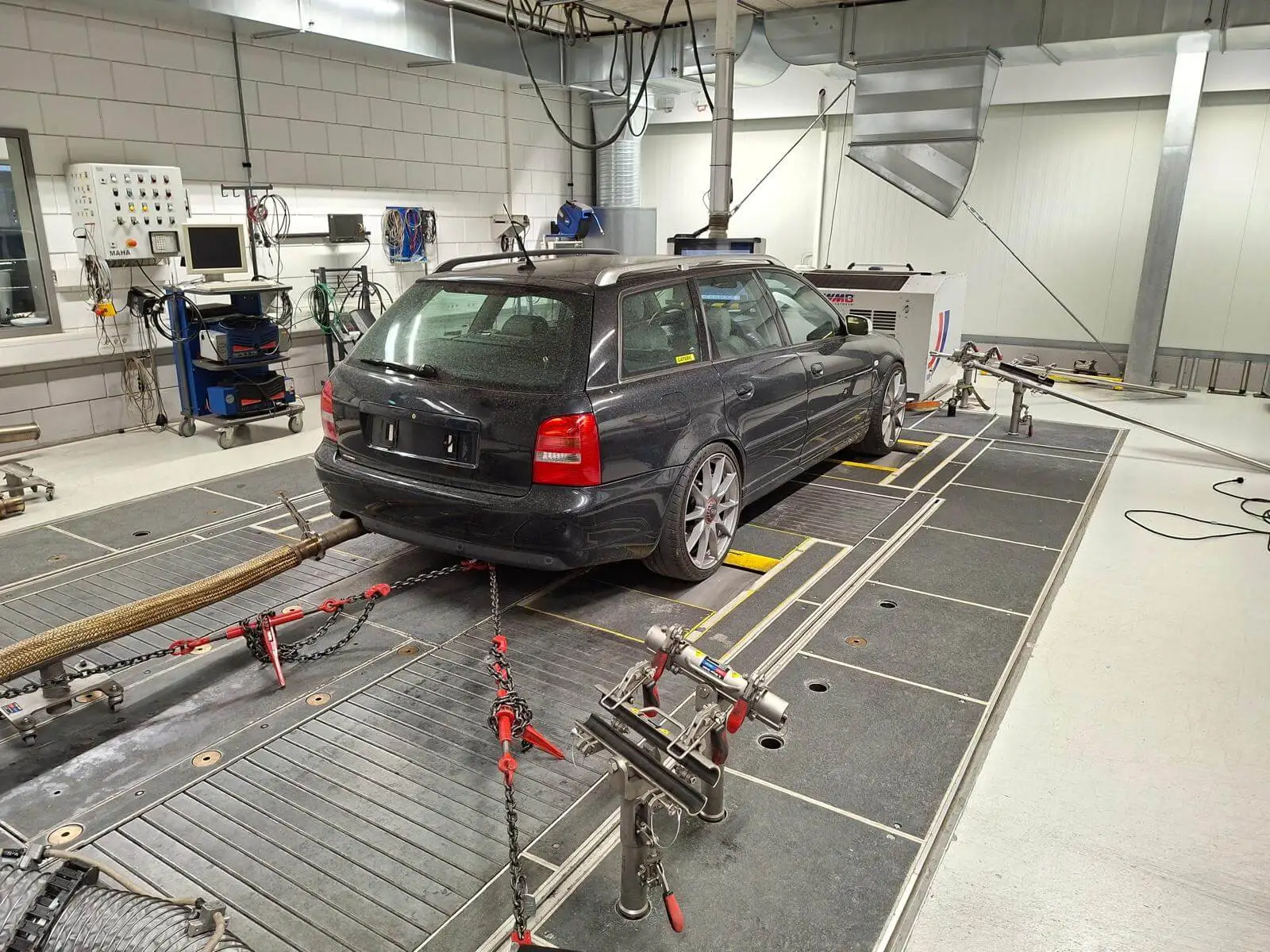 vw-golf-kombi-leistungspruefstand