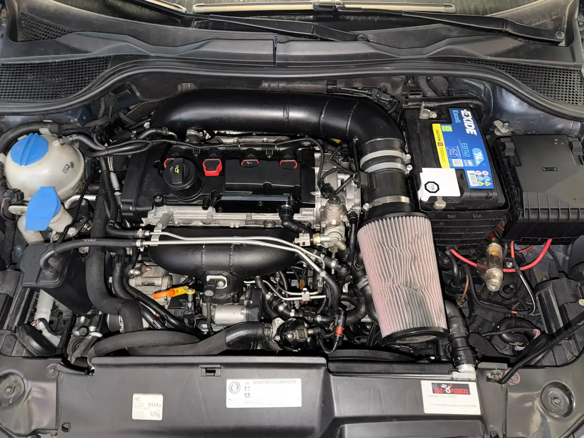 vw-tuning-motorraum-offener-sportluftfilter-gesamtansicht